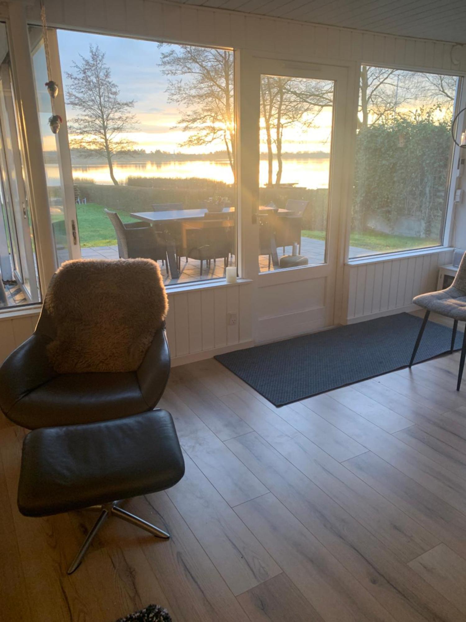 Huset Ved Soen Taet Pa Herning Og Mch Og Boxen 90 M2 Sunds Esterno foto