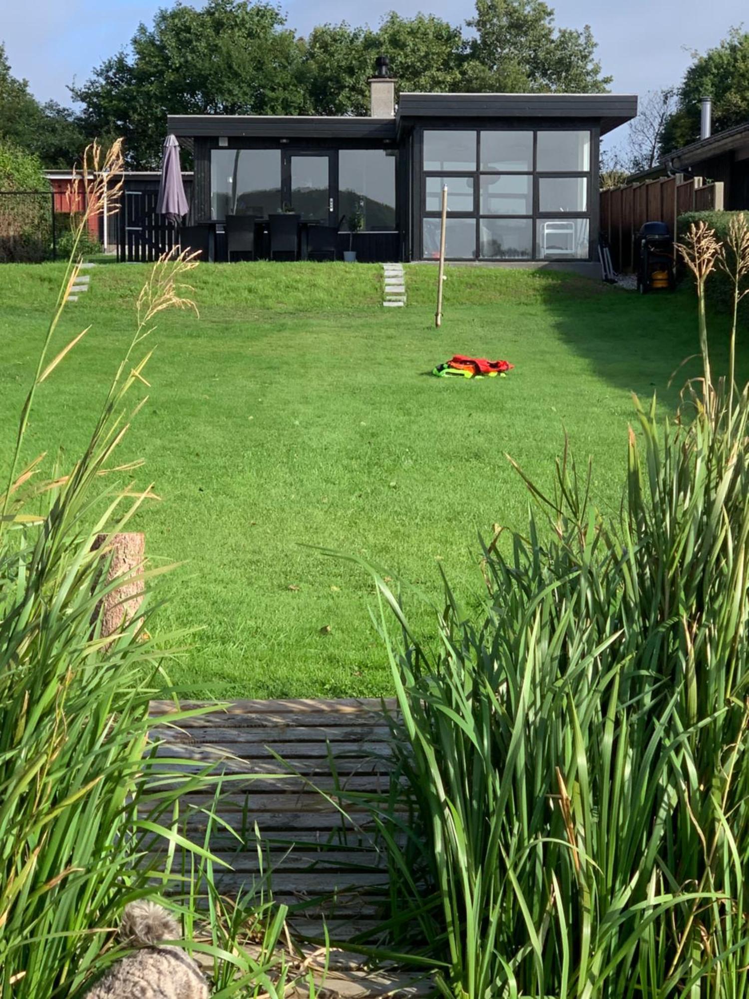 Huset Ved Soen Taet Pa Herning Og Mch Og Boxen 90 M2 Sunds Esterno foto